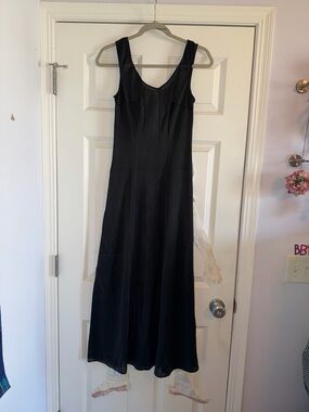 Classic Black Sleeveless Women's Dress